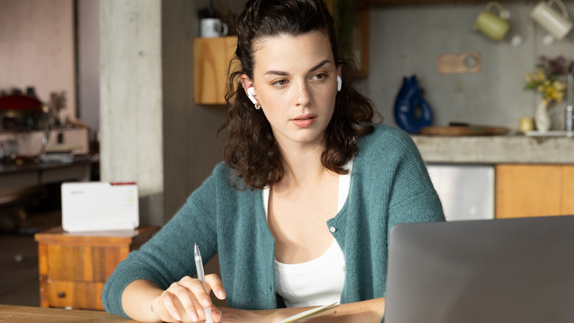 PowerPoint’s Hidden Feature Lets You Manage Multiple Presentation Versions in a Single File