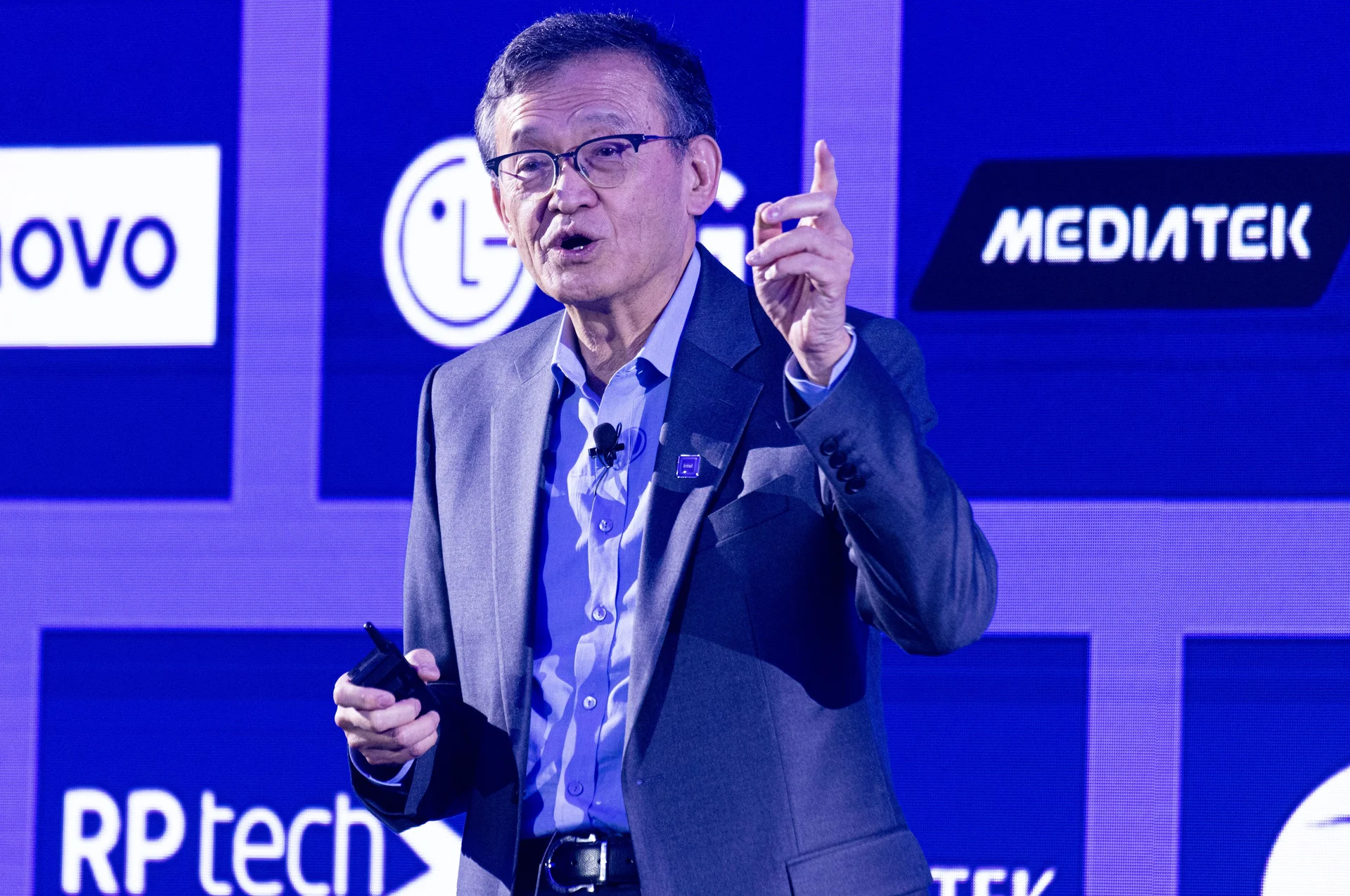 Intel Shifts AI Strategy: SambaNova Deal Replaced by Xeon Collaboration as Acquisition Plans Falter