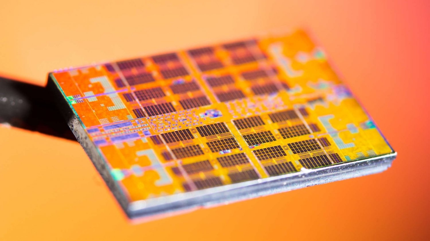 <strong>Why 3D Packaging Won’t Arrive in Smartphones—And What’s Next for Heat-Crushed Chips</strong>