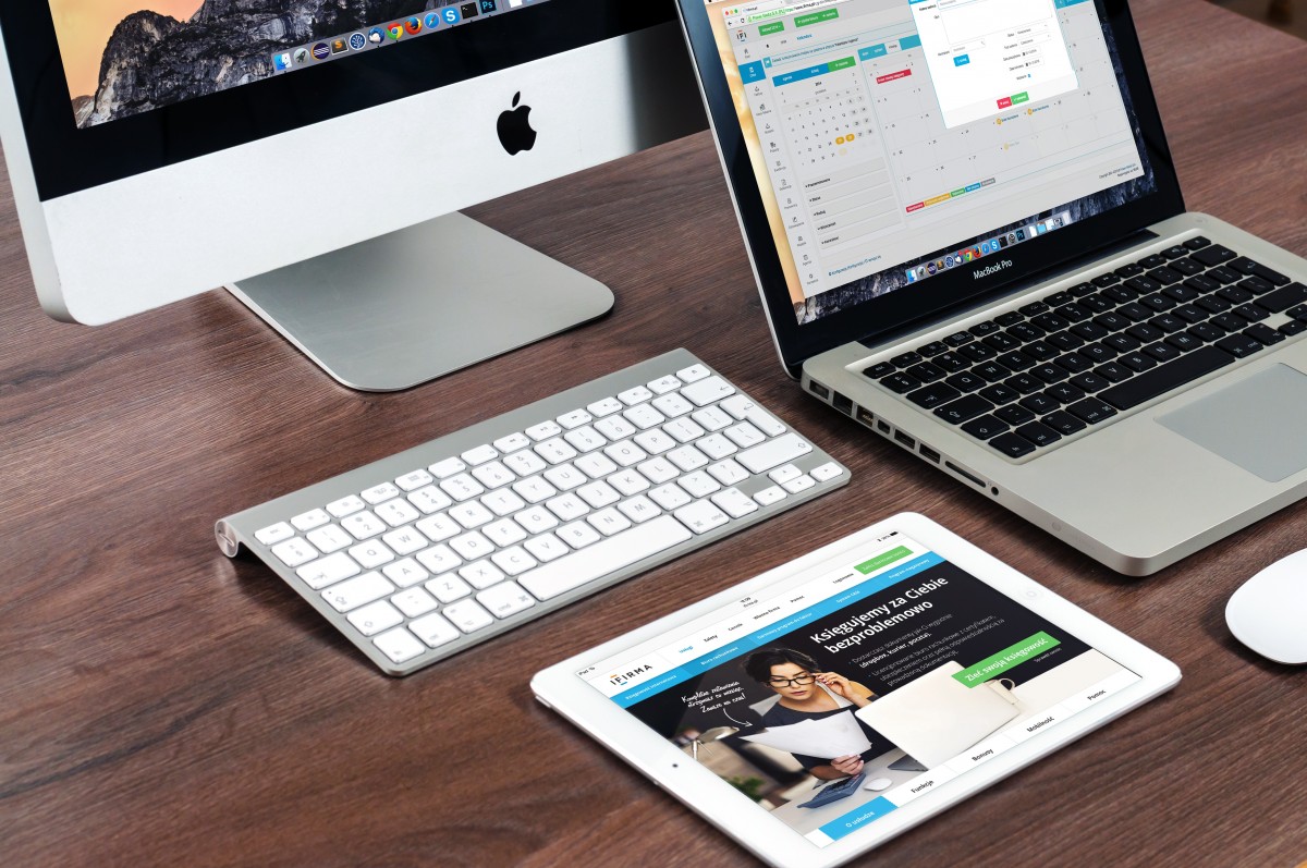 apple laptop