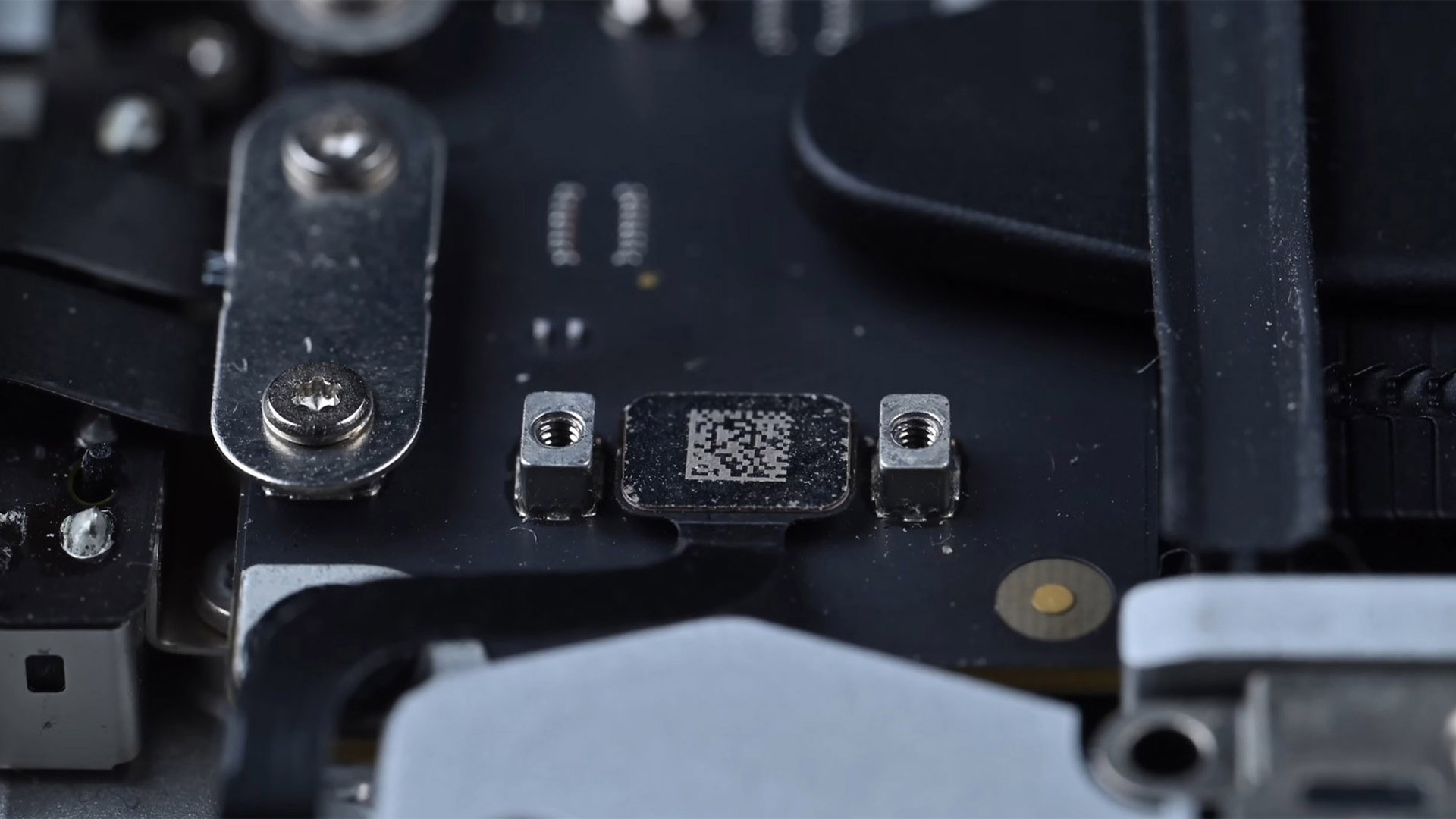 MacBook Pro's lid angle sensor glitch raises false hardware flags