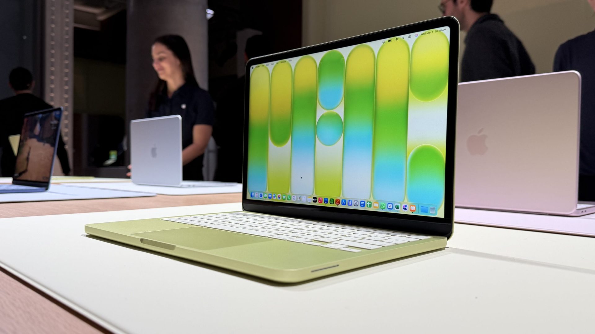 Lenovo ThinkPad T14s vs. MacBook Air M2: A Battery Life Showdown