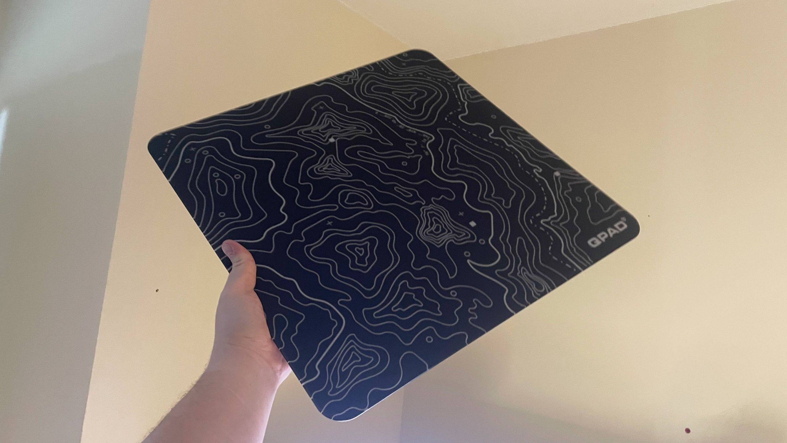The QPAD Obsidian Glass Mouse Pad: A Competitive Shooter’s Secret Weapon