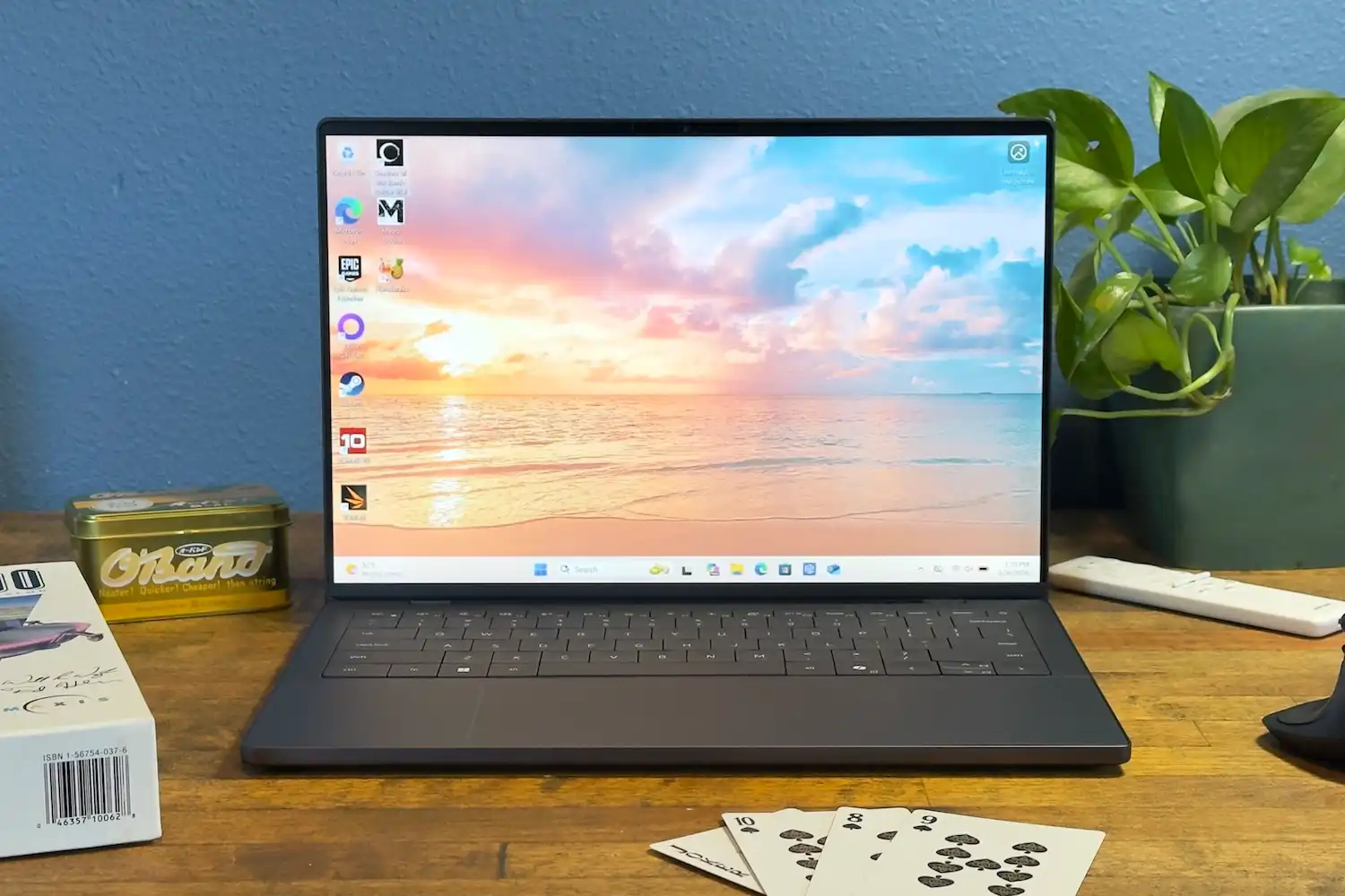 Dell XPS 14 (LCD) Review: A Battery-Life Champion with Performance Tradeoffs