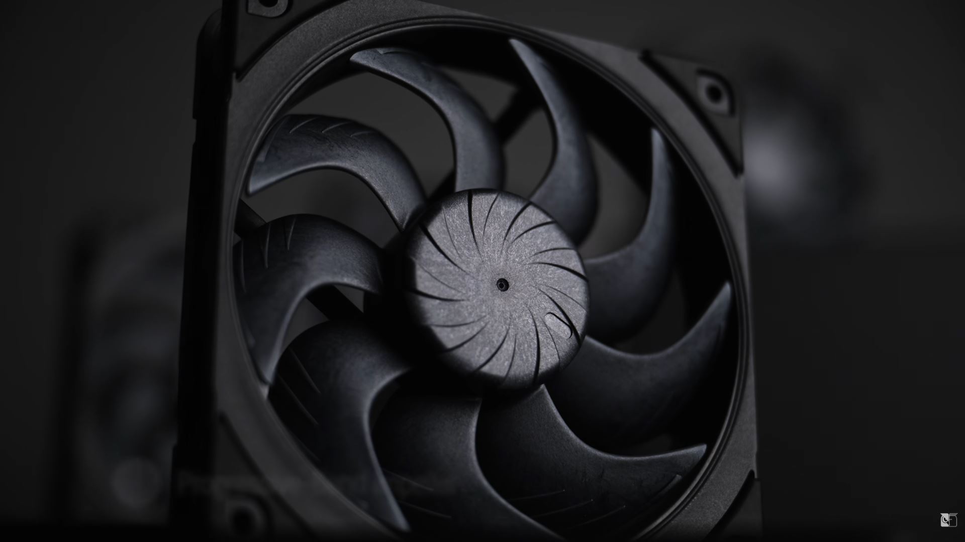 Noctua NF-A12x25 G2 Chromax: The All-Black Air Cooler That Ends the Brown-Beige Era