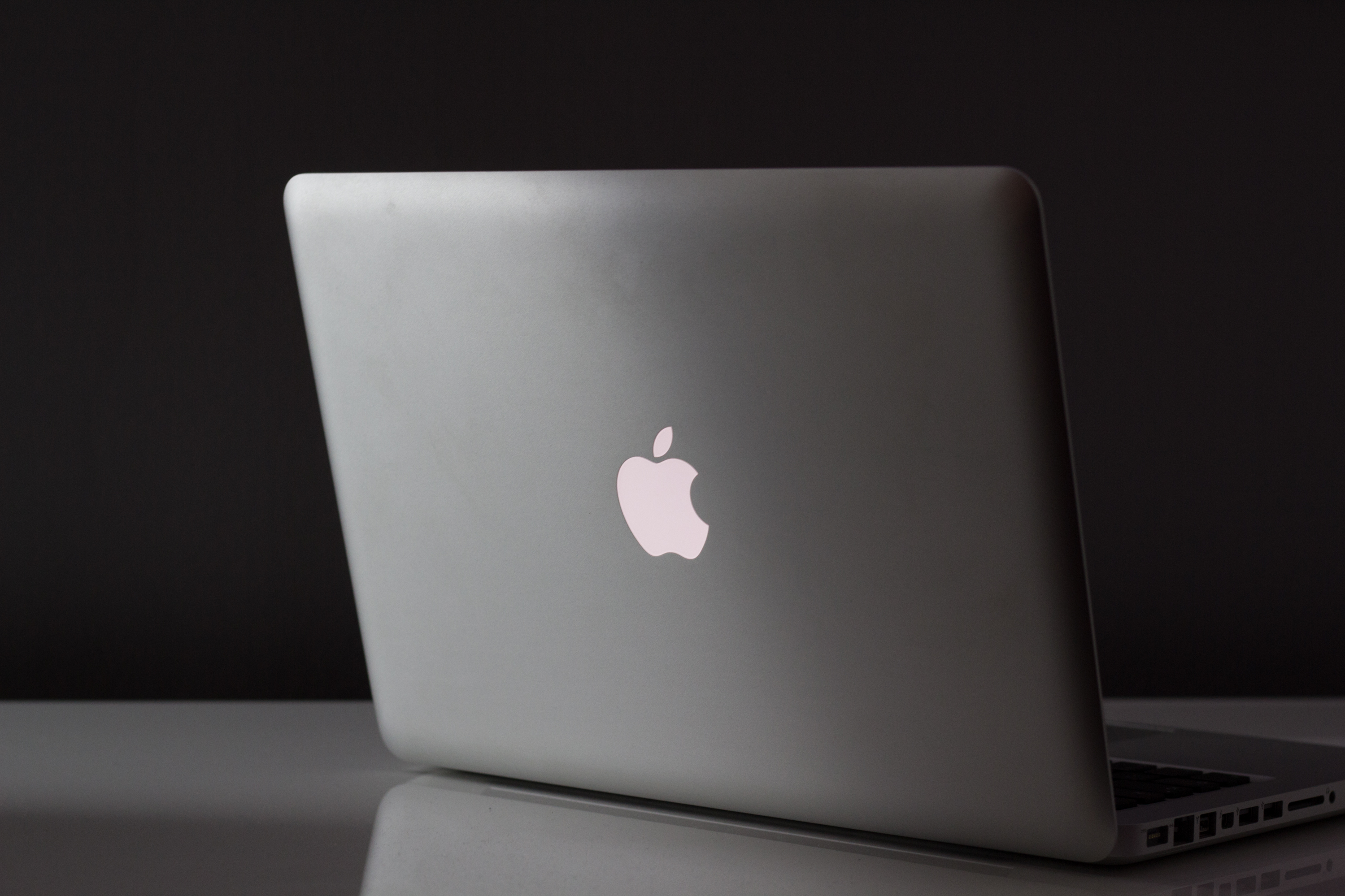 apple laptop